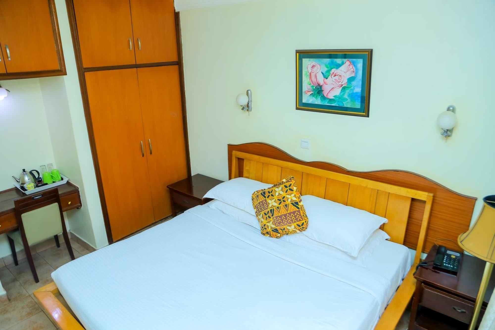 Shangri-La Hotel Muyenga Bugolobi Εξωτερικό φωτογραφία