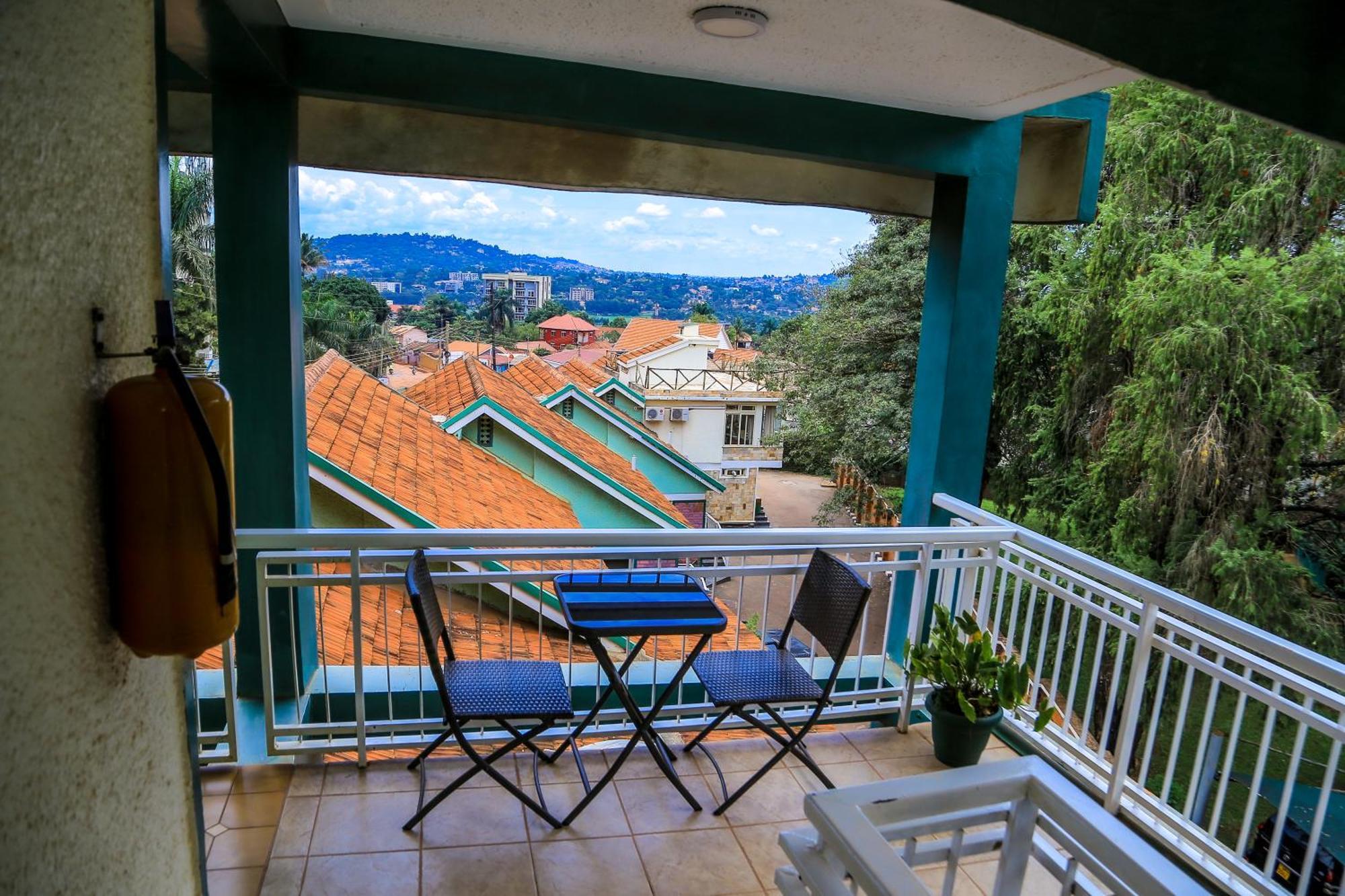 Shangri-La Hotel Muyenga Bugolobi Εξωτερικό φωτογραφία