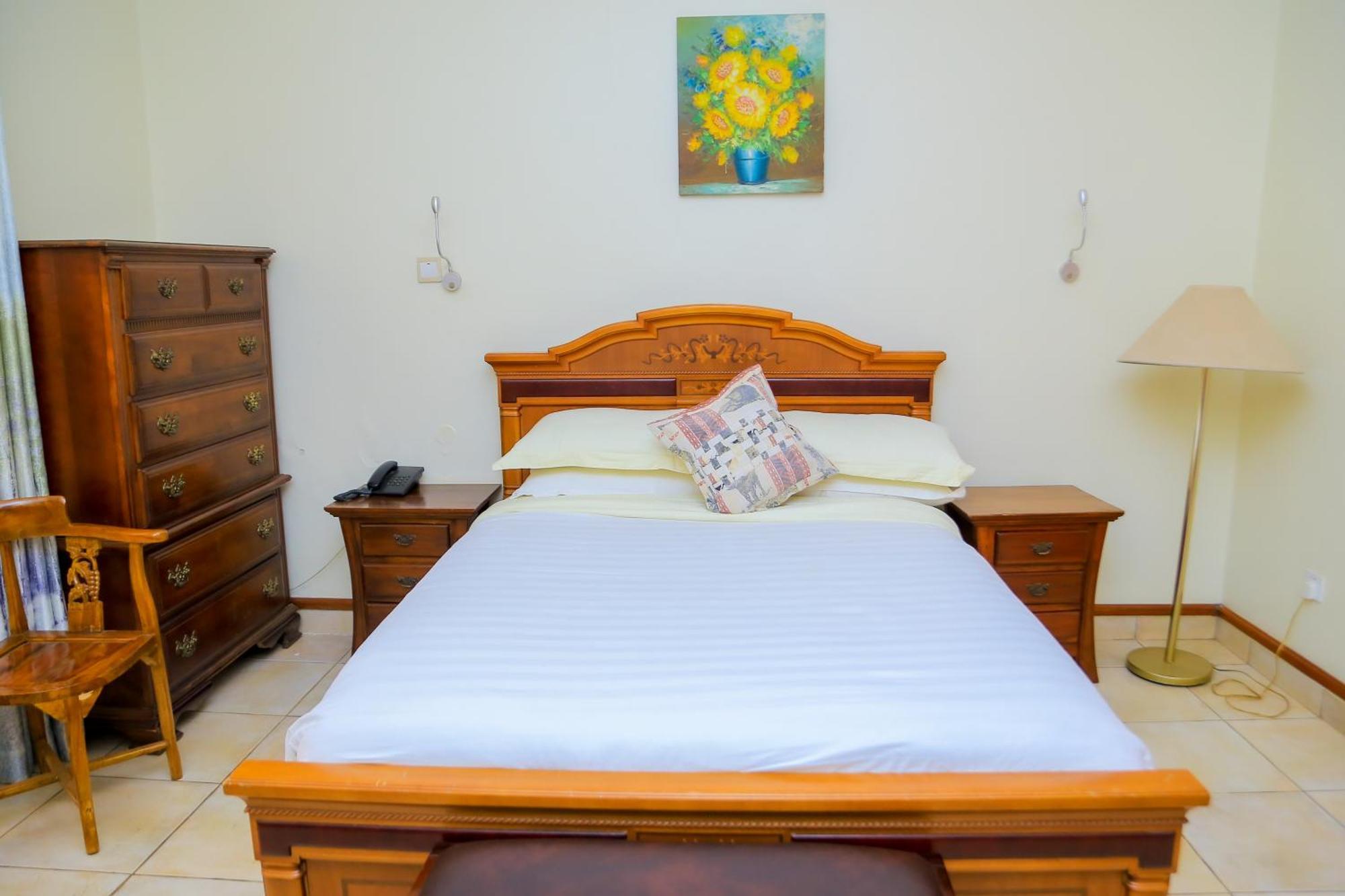 Shangri-La Hotel Muyenga Bugolobi Εξωτερικό φωτογραφία