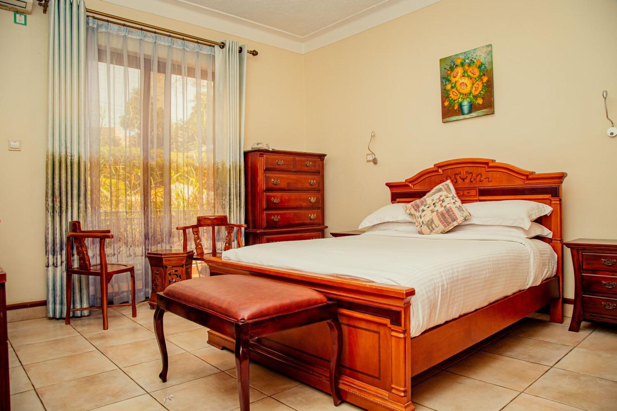 Shangri-La Hotel Muyenga Bugolobi Εξωτερικό φωτογραφία