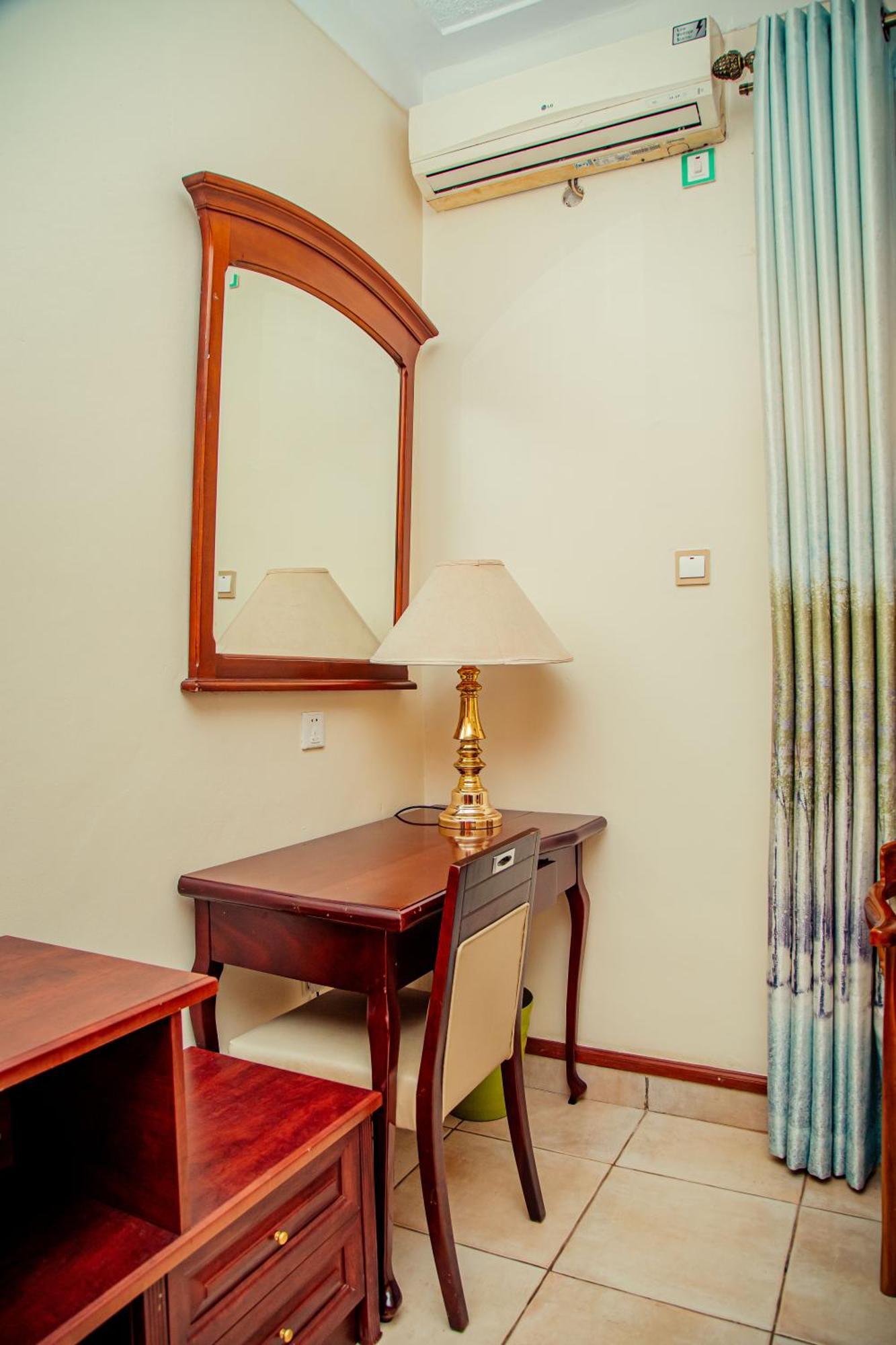 Shangri-La Hotel Muyenga Bugolobi Εξωτερικό φωτογραφία