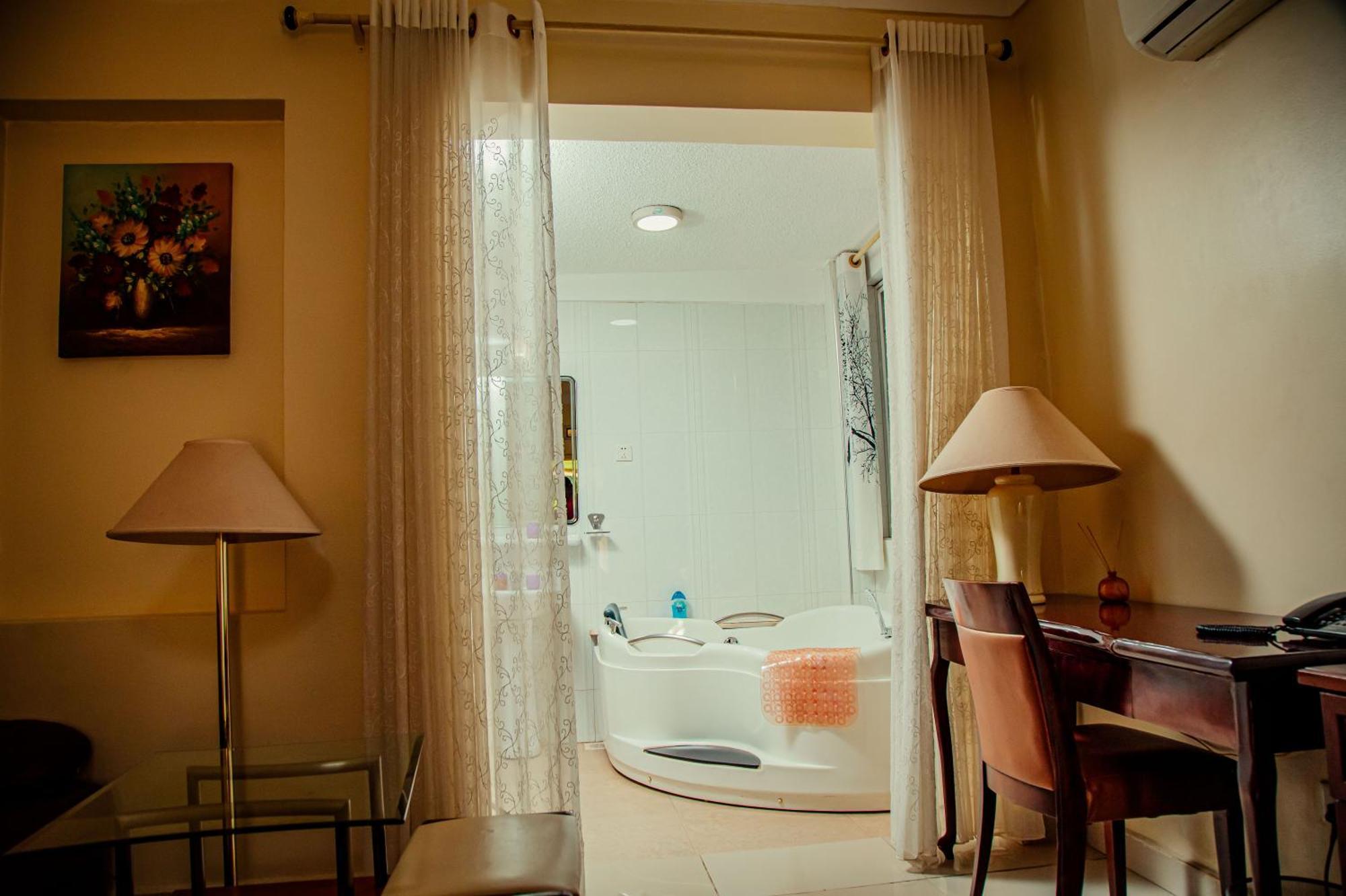 Shangri-La Hotel Muyenga Bugolobi Εξωτερικό φωτογραφία